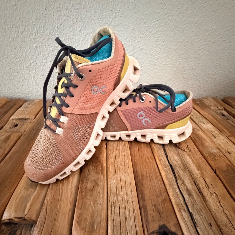 On Running Cloudflow Size 7.5 Rust Rose Yellow Lightweight Athletic Sneakers